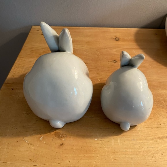 Pair of white pottery bunnies - Picture 4 of 5